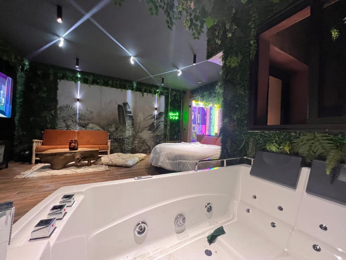 Jungle Au Centre De Marrakech Avec Jacuzzi ! Bed and Breakfast Μαρακές Εξωτερικό φωτογραφία